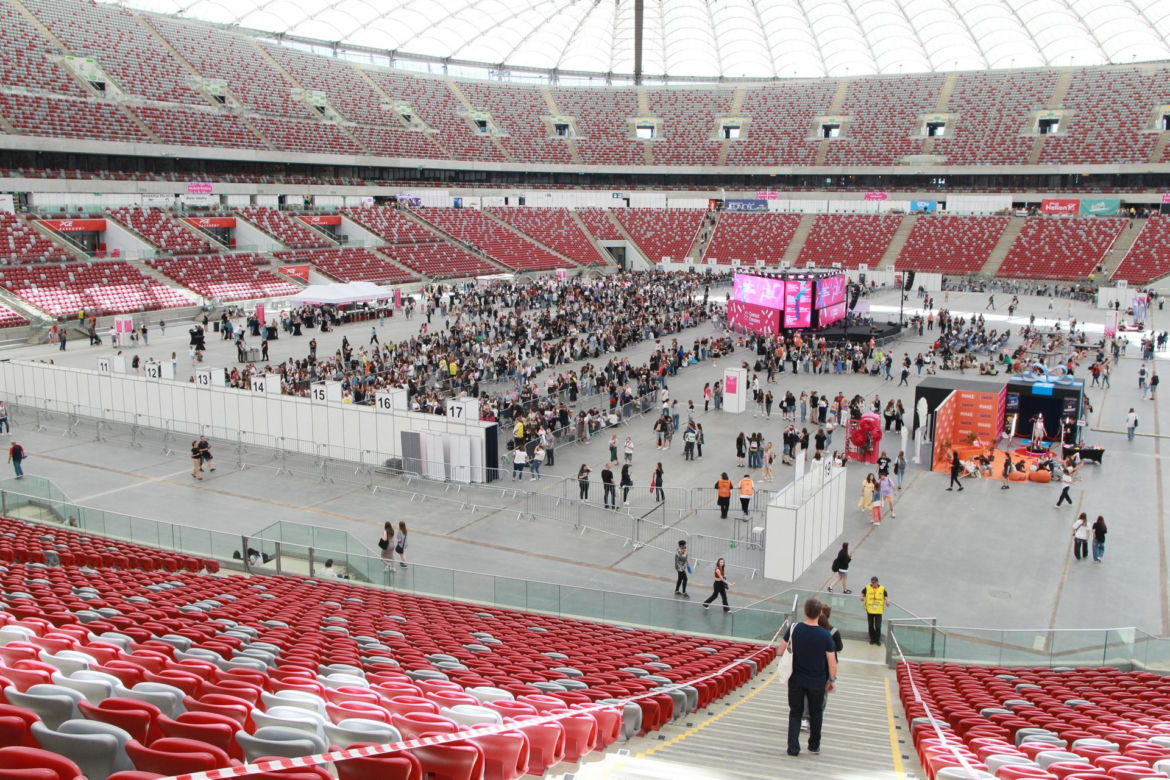 Trzeci dzień Targów Książki i Mediów VIVELO 2024. Czytelnicy wypełnili PGE Narodowy
