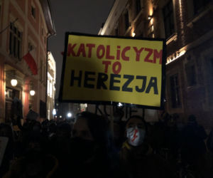 Protest przeciwko kardynałowi Stanisławowi Dziwiszowi w Krakowie