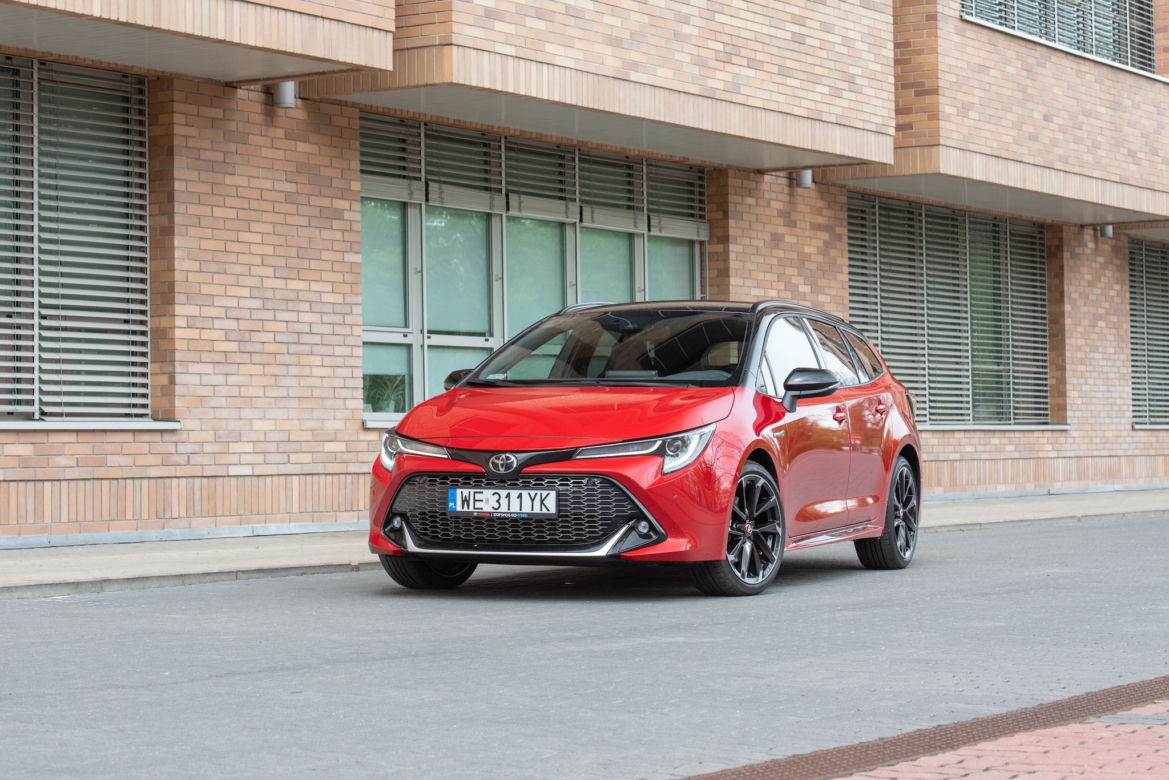 Toyota Corolla TS Kombi GR Sport 2.0 Hybrid 180 KM e-CVT 