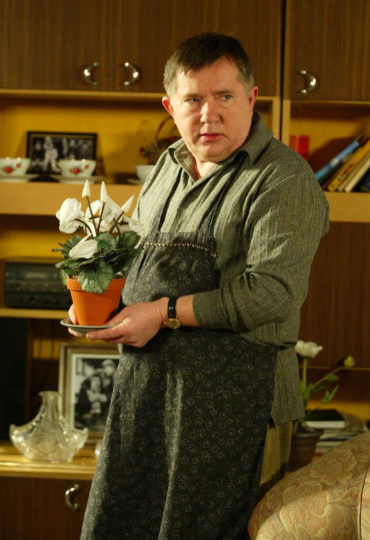Mieczysław Hryniewicz od lat zachwyca widzów. Tak zmieniał się gwiazdor „Na Wspólnej”
