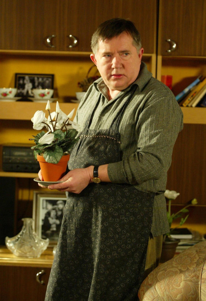 Mieczysław Hryniewicz od lat zachwyca widzów. Tak zmieniał się gwiazdor „Na Wspólnej”