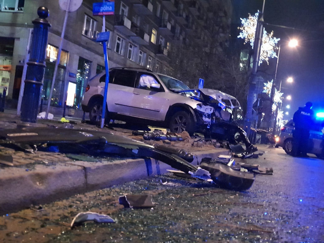 Zderzenie BMW z taksówką na Marszałkowskiej