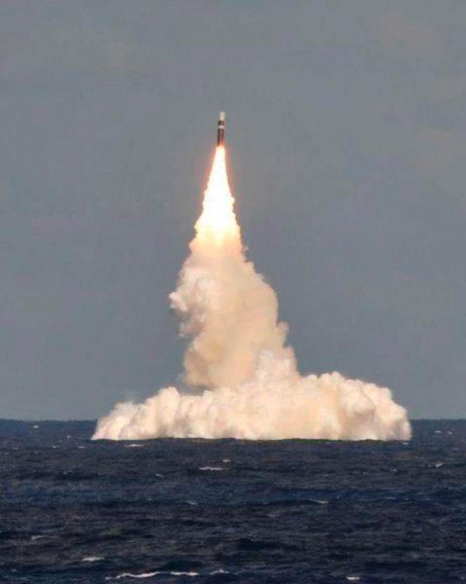 Czy Wielka Brytania stworzy własny, niezależny arsenał nuklearny? Odpowiedź na nieprzewidywalność USA