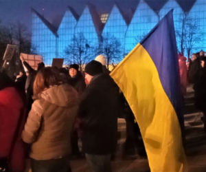 Szczecin solidarny z Ukrainą. Manifestacja na placu Solidarności