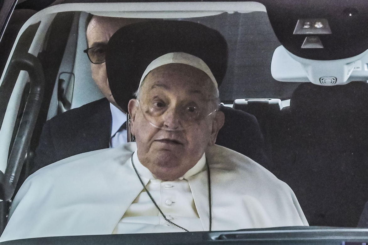 Papież Franciszek opuścił szpital po 37 dniach