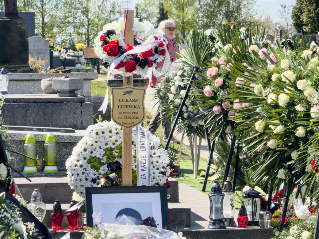 Tak wygląda grób Łukasza Litewki dzień po pogrzebie. Widok rozdziera serce
