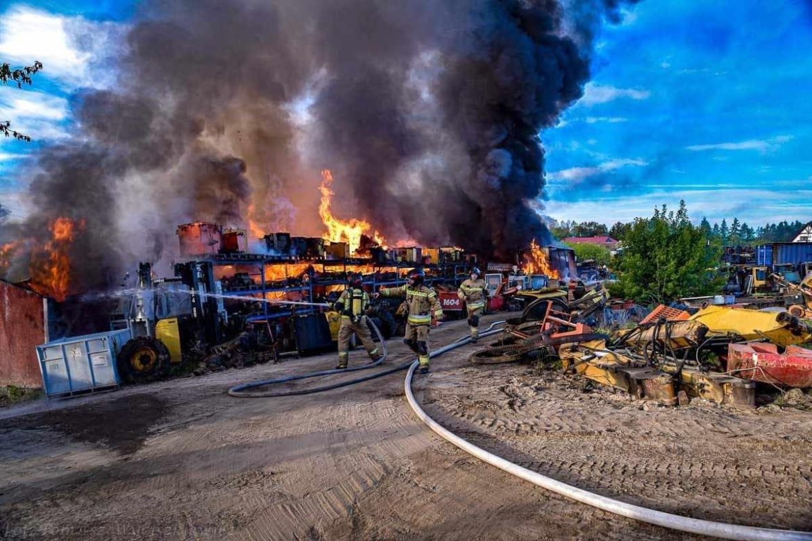 81 strażaków w akcji. Trzeba było ściągnąć specjalistyczny sprzęt