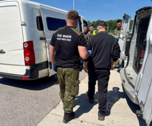 Udawał kuriera żywności, a przewoził migrantów