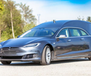 Tesla Model S Karawan