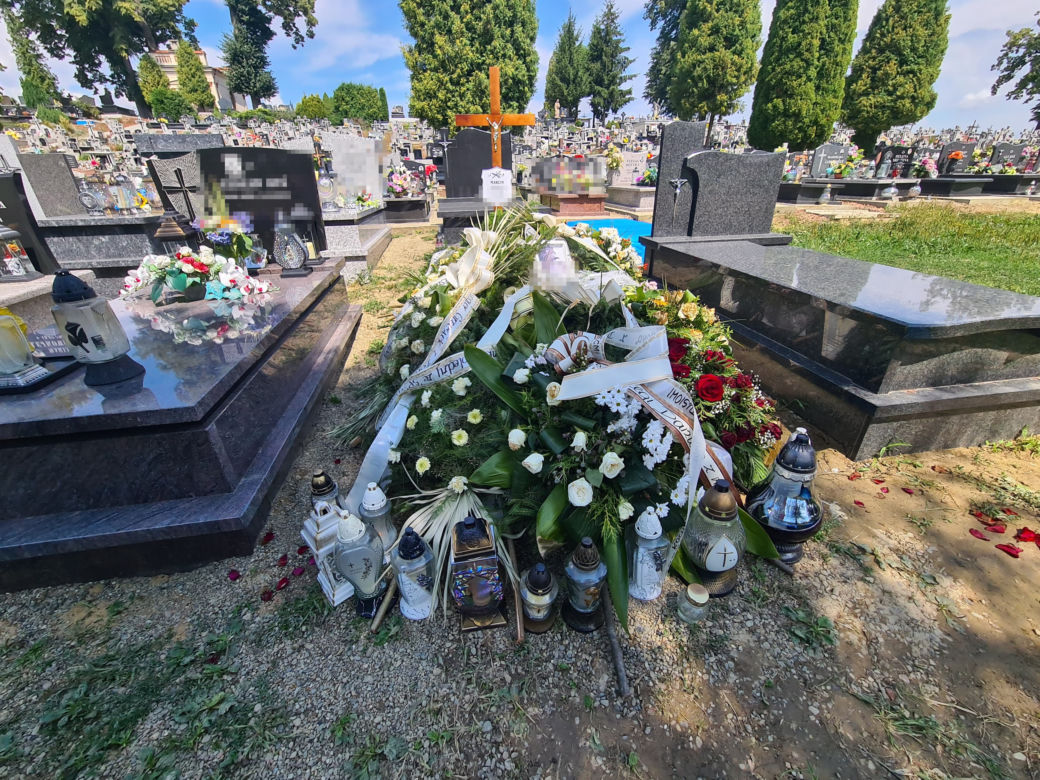 Druh OSP w Gogołowie zginął tragicznie. Morze kwiatów na grobie [GALERIA]