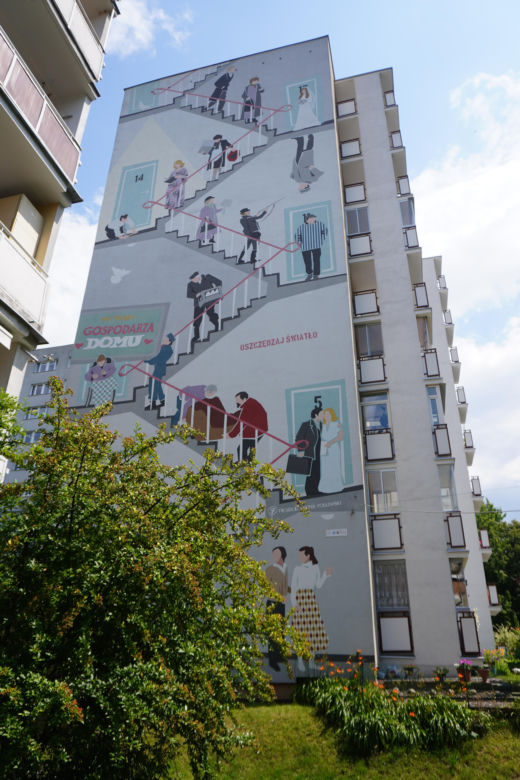 Mural serialowy na ścianie sąsiedniego budynku