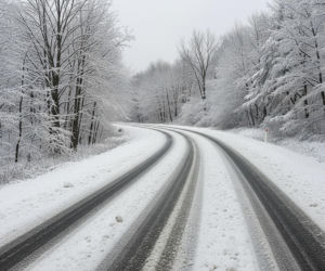 Ślisko na drogach w powiecie ostrzeszowskim! Policja apeluje do kierowców