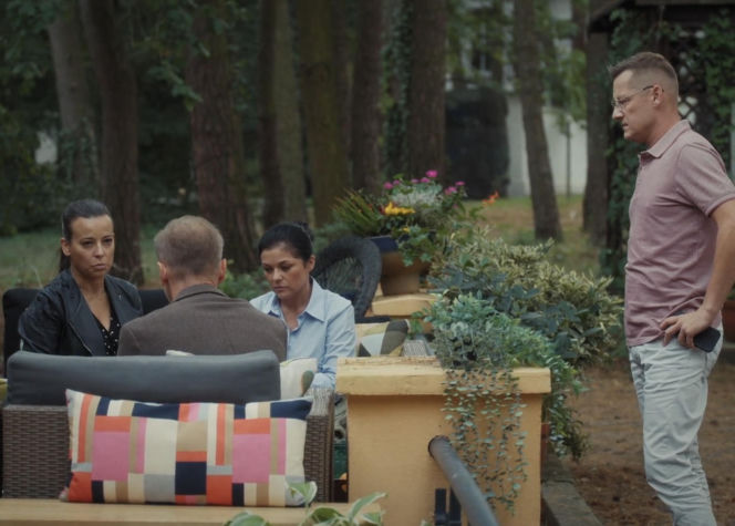 M jak miłość, odcinek 1911. Magda (Anna Mucha), Kinga (Katarzyna Cichopek), Andrzej Budzyński (Krystian Wieczorek), Piotrek (Marcin Mroczek)