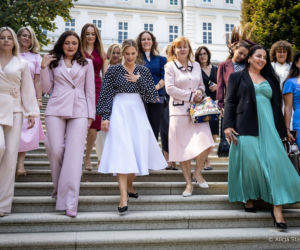 Marta Nawrocka w modnych groszkach powitała bizneswoman z USA. Wśród nich Alicja Bachleda-Curuś