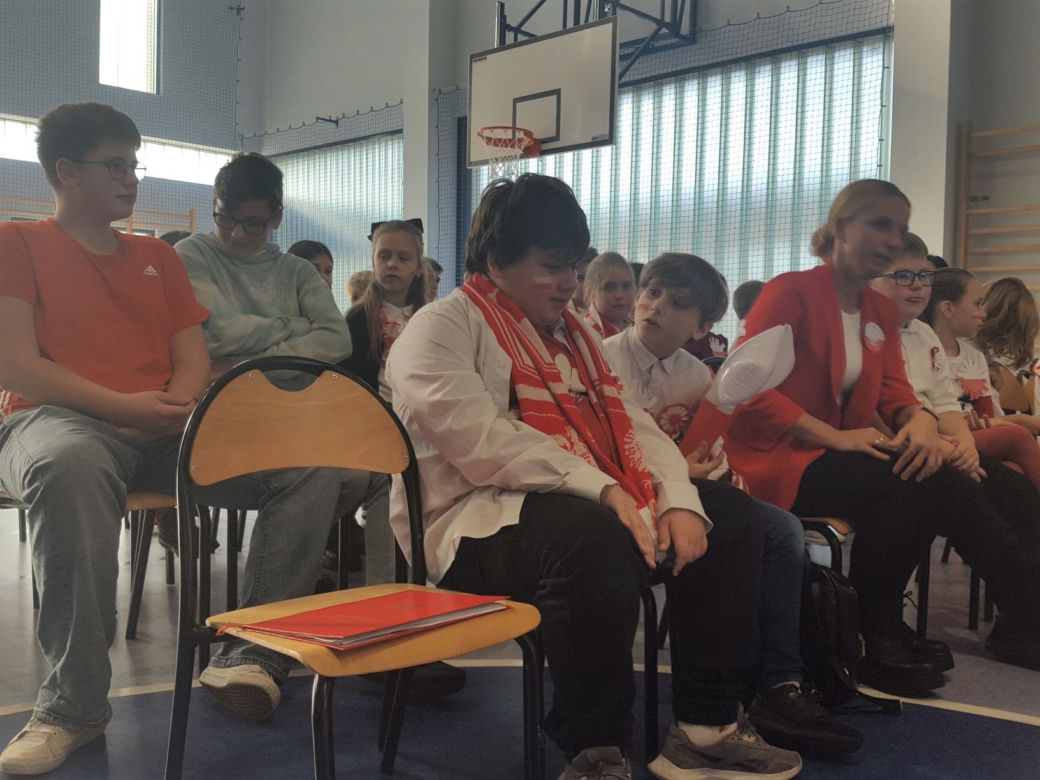 "Szkoła do hymnu" w Szkole Podstawowej nr 3 w Lesznie