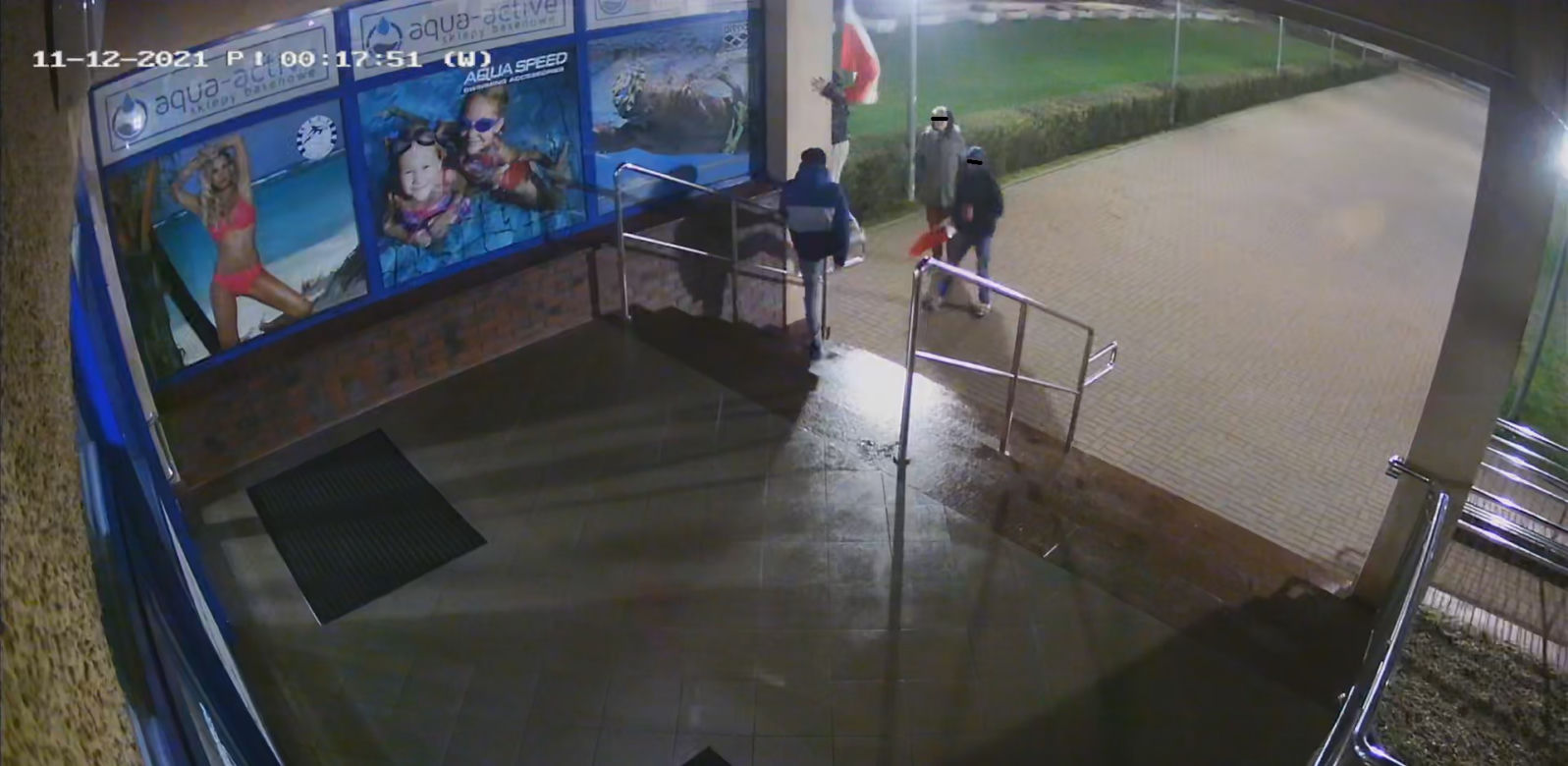 Świebodzice. Stracił spodnie w czasie kradzieży flagi państwowej! "Nawet Ojciec Mateusz Wam nie pomoże" [ZDJĘCIA]