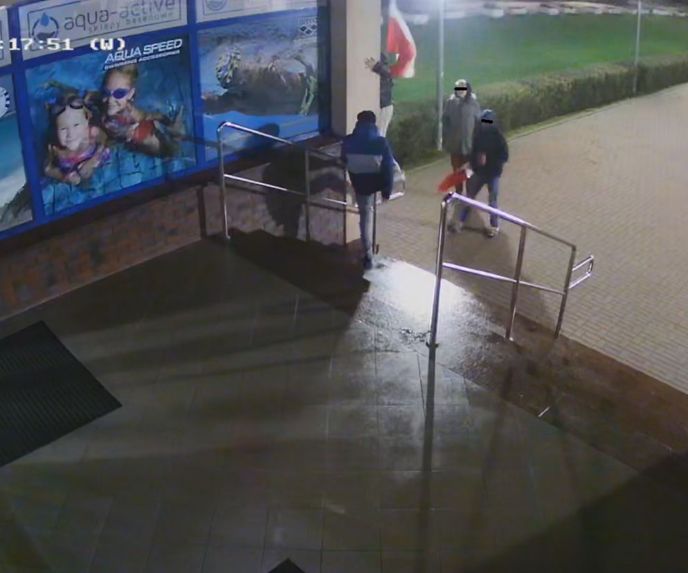 Świebodzice. Stracił spodnie w czasie kradzieży flagi państwowej! Nawet Ojciec Mateusz Wam nie pomoże [ZDJĘCIA]
