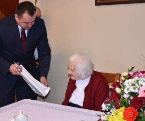 NIESAMOWITE! Pani Karolina żyje już 106 lat! Zdradziła receptę na długowieczność