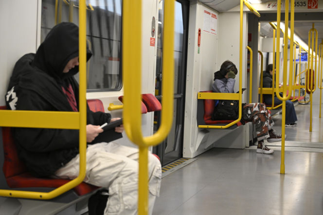 Koniec ze spaniem na siedzeniach w komunikacji miejskiej. Radni przegłosowali uchwałę