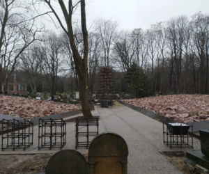 Niezwykła instalacja na cmentarzu żydowskim w Warszawie
