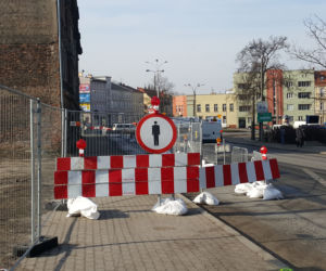 Kamienice na ul. Toruńskiej w Bydgoszczy zaczynają znikać. Rozpoczęła się zapowiadana rozbiórka [ZDJĘCIA, WIDEO]