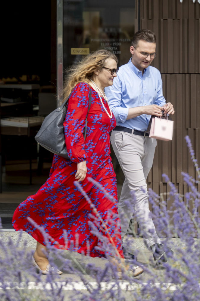 Posłanka Piekarska z Adrianem Witczakiem kupowali bransoletkę