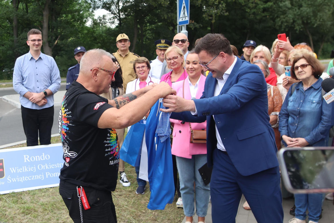 Jerzy Owsiak w koszulce Ruchu Chorzów
