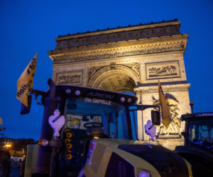 Traktory pod Wieżą Eiffla. Rolnicy blokują Paryż w proteście przeciw umowie UE–Mercosur