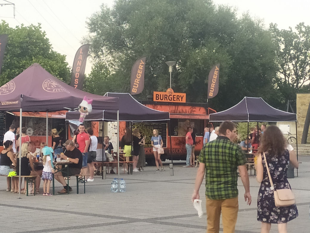foodtracki na Bulwarach nad Sołą