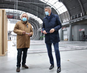 Szpital polowy w Targach Kielce. Praca wre, ale są OPÓŹNIENIA