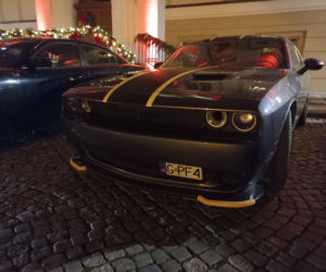 Świąteczny Zlot Amerykańskich Samochodów na Rynku w Lesznie