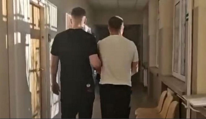 Policja zatrzymała recydywistę z narkotykami, bronią i milionem złotych!