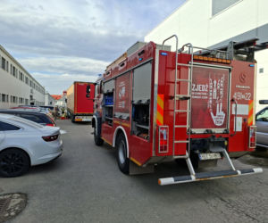 Ciężarówka najechała na kobietę. Poważny wypadek na terenie strefy ekonomicznej w Starachowicach