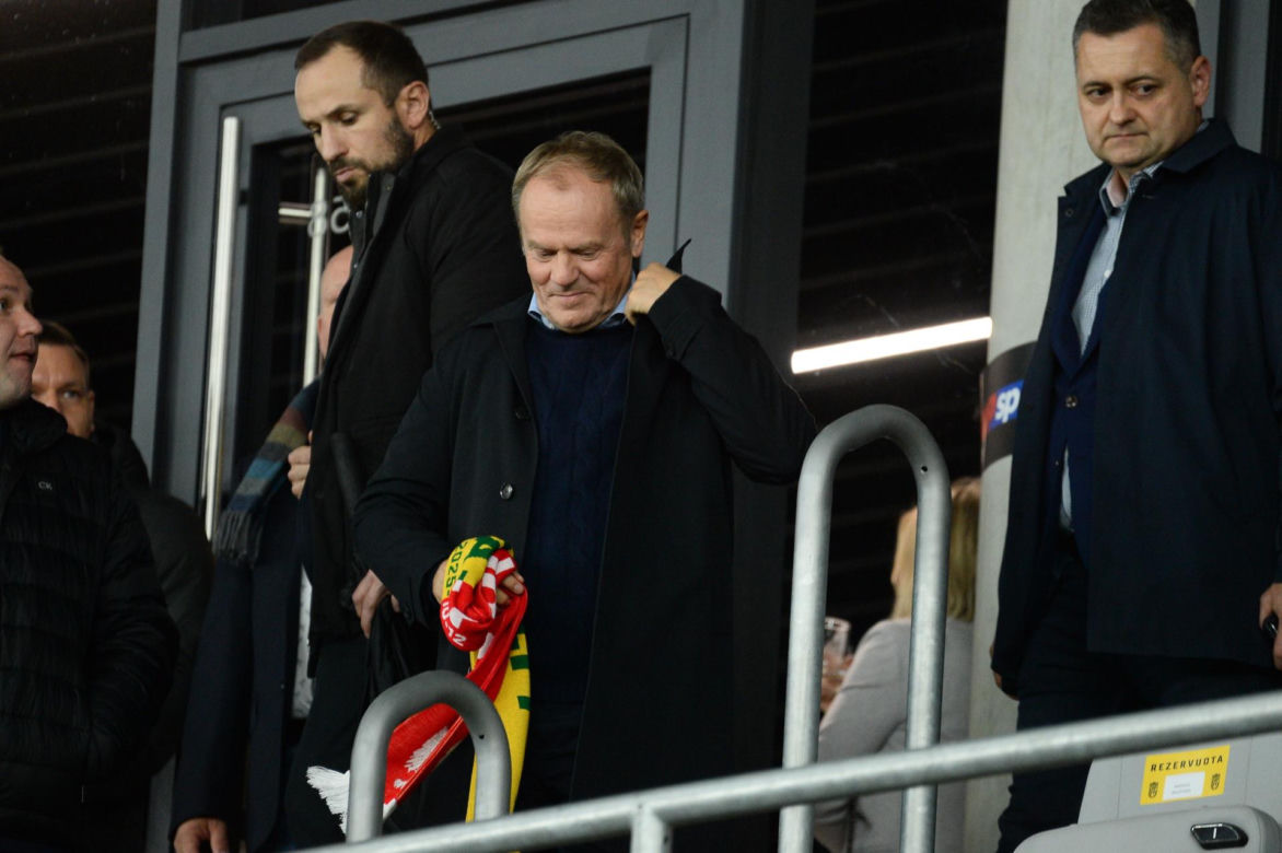 Donald Tusk przyleciał na mecz Litwa - Polska