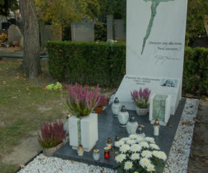 Groby sławnych Polaków w dzień Wszystkich Świętych