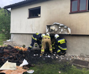 Tragiczny pożar w Ptaszkowej. Starsza kobieta została uwięziona w płonącym domu