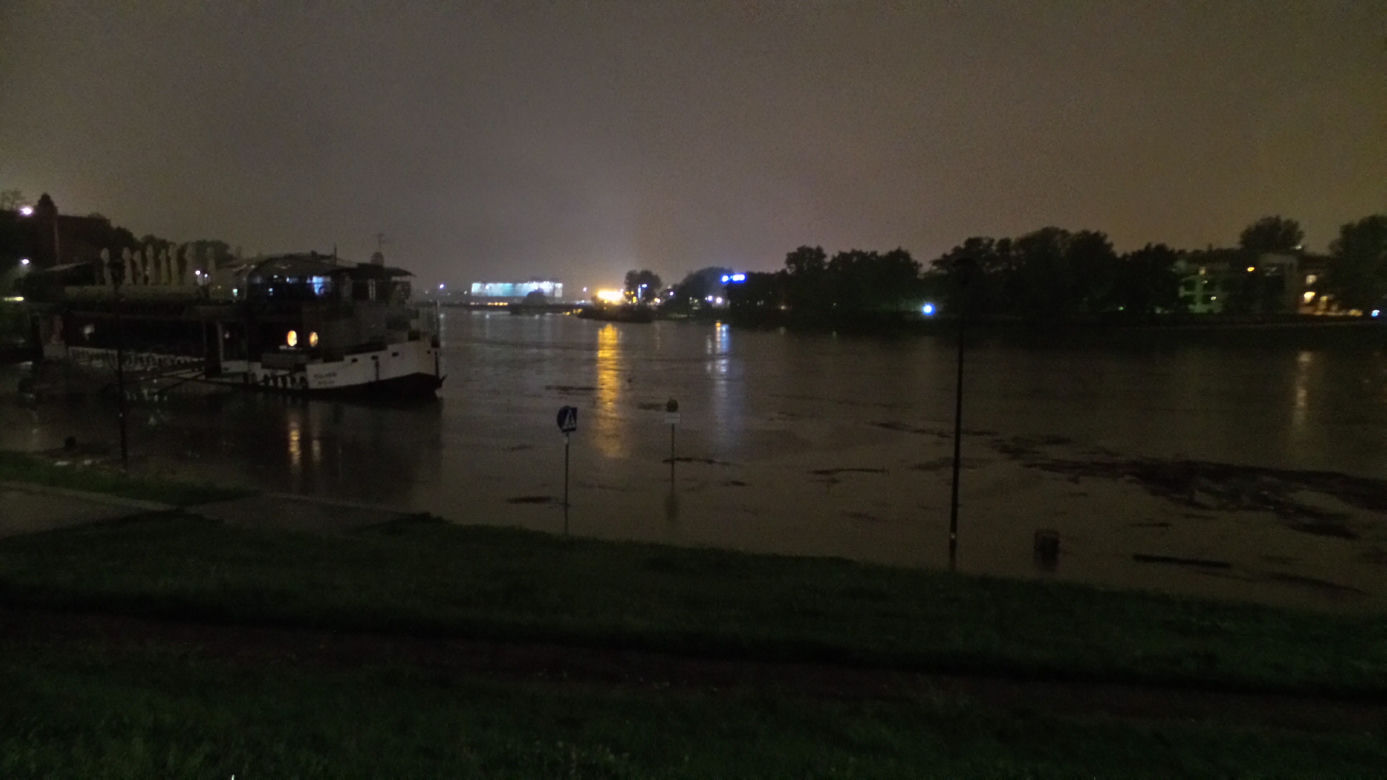 Wielka woda w Krakowie. W piątek rano fala kulminacyjna
