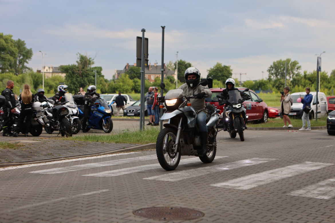 Przed Areną Lublin symbolicznie pożegnano dwójkę tragicznie zmarłych motocyklistów