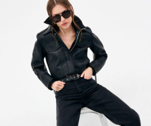 Stylizacje Total Black – jak łączyć czarne jeansy damskie z innymi czarnymi teksturami