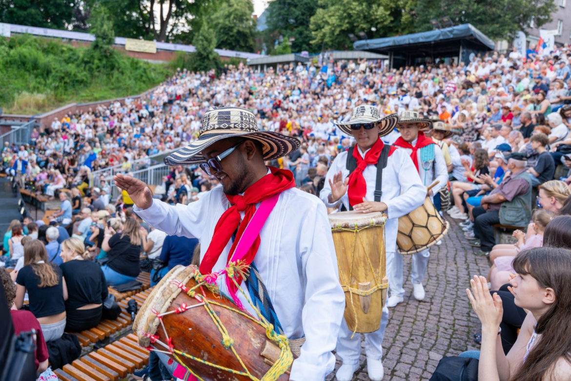 Dni Folkloru w Olsztynie 2025. Ulicami Starego Miasta przeszedł barwny korowód