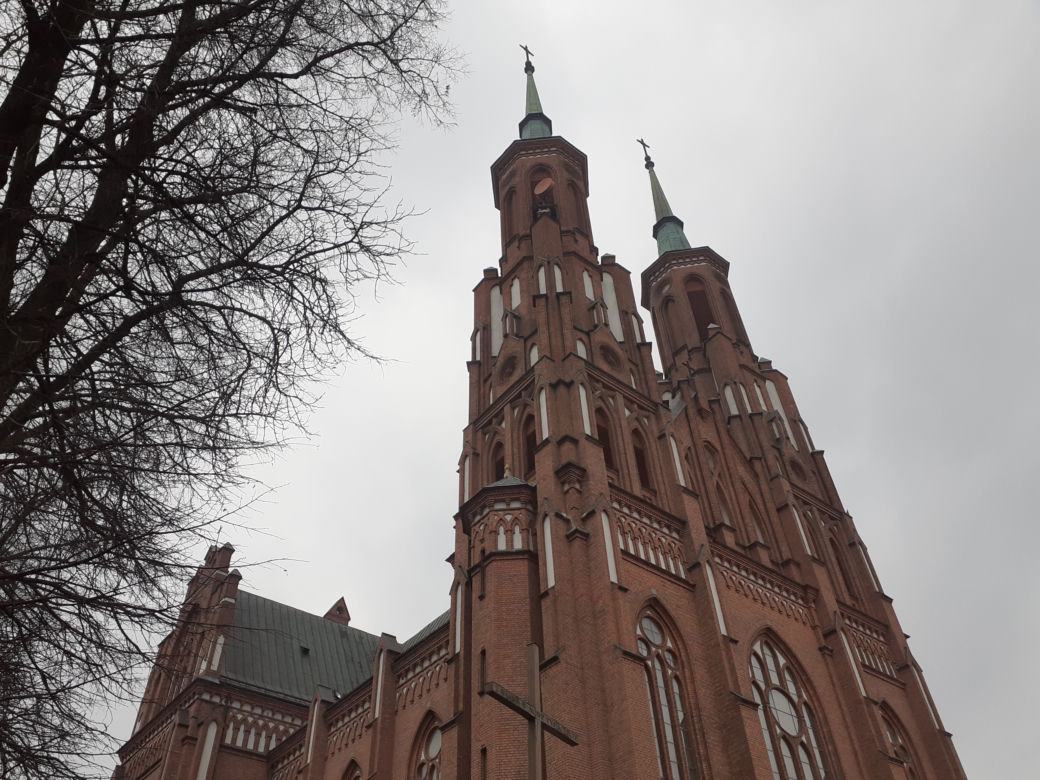 Jak wygląda Katedra pw. Niepokalanego Poczęcia NMP w Siedlcach z zewnątrz i w środku - marzec 2021