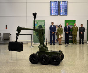 Robot-antyterrorysta na lotnisku w Balicach! Będzie sprawdzał podejrzane pakunki [ZDJĘCIA, AUDIO]