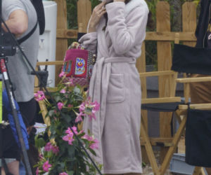 Lily Collins na planie Emily w Paryżu 2