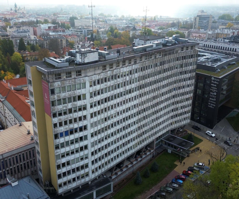 Wysoki budynek Lubelskiego Urzędu Wojewódzkiego przy ul. Lubomelskiej. O jego modernizacji przeczytasz w Eska Lublin.