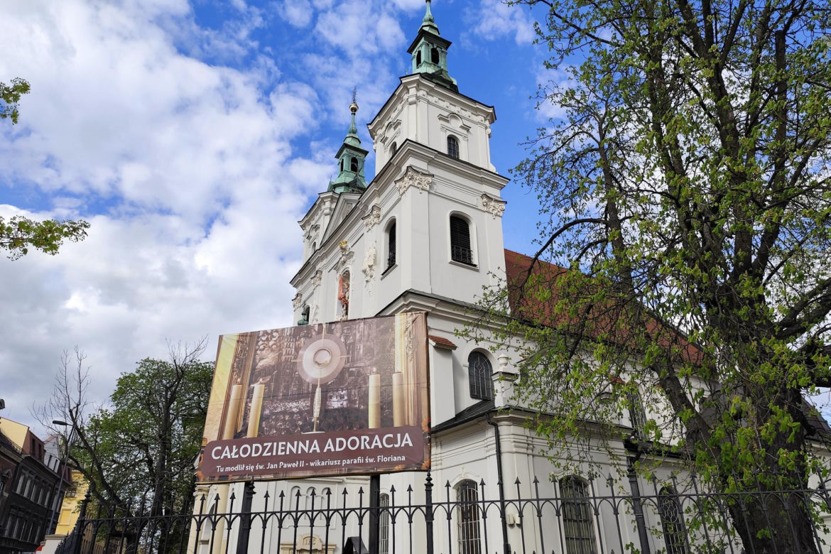 Arcybiskup Jędraszewski przechodzi na emeryturę. Tak wygląda jego rezydencja. Kosztowała milion? [ZDJĘCIA]