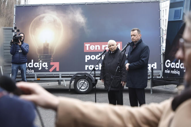 Politycy PiS zjeżdżają na Nowogrodzką