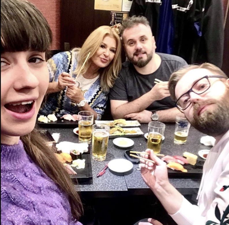 Majka Jeżowska bawi się z rodzina w Japonii