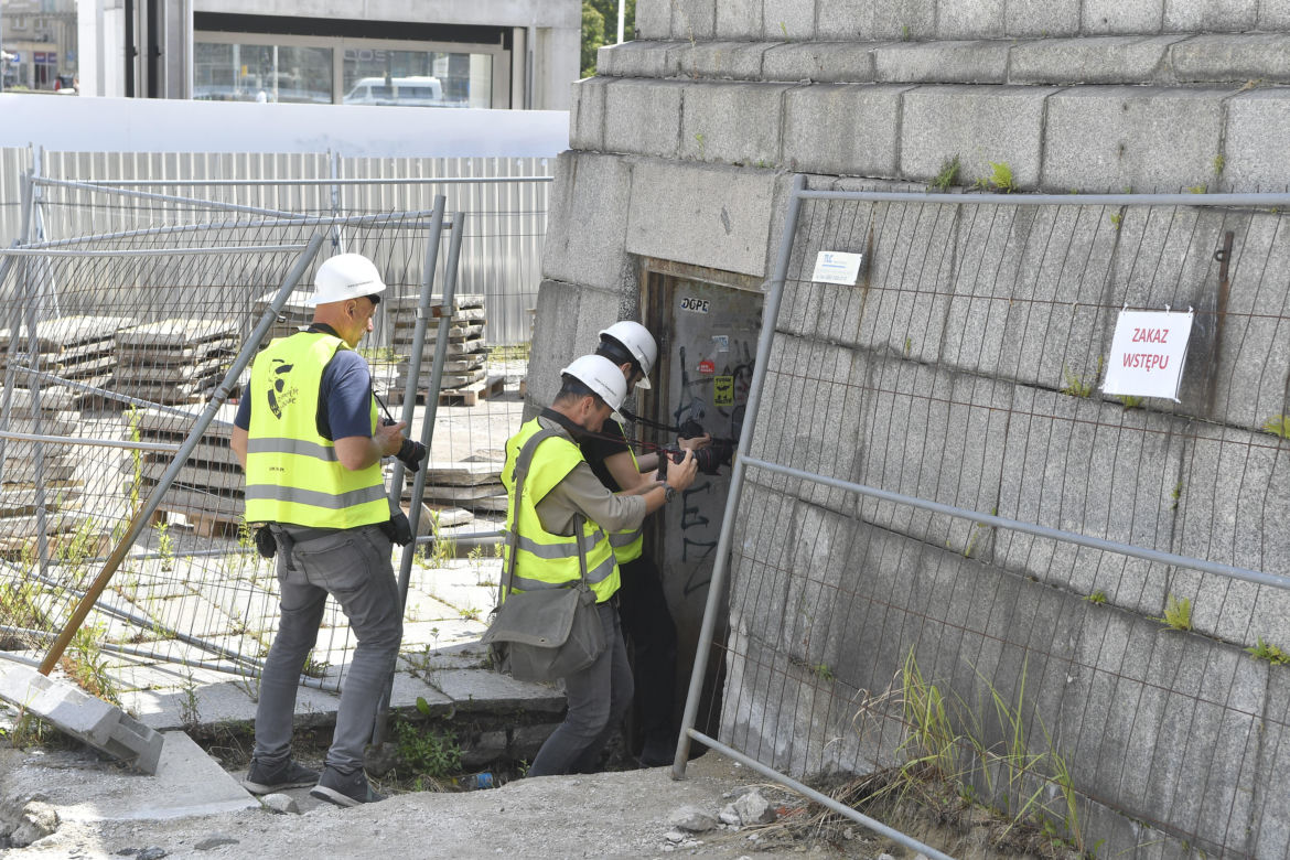 Tajne tunele zalane wodą. Przełomowe odkrycie w centrum Warszawy. Zdjęcia ujawniają prawdę