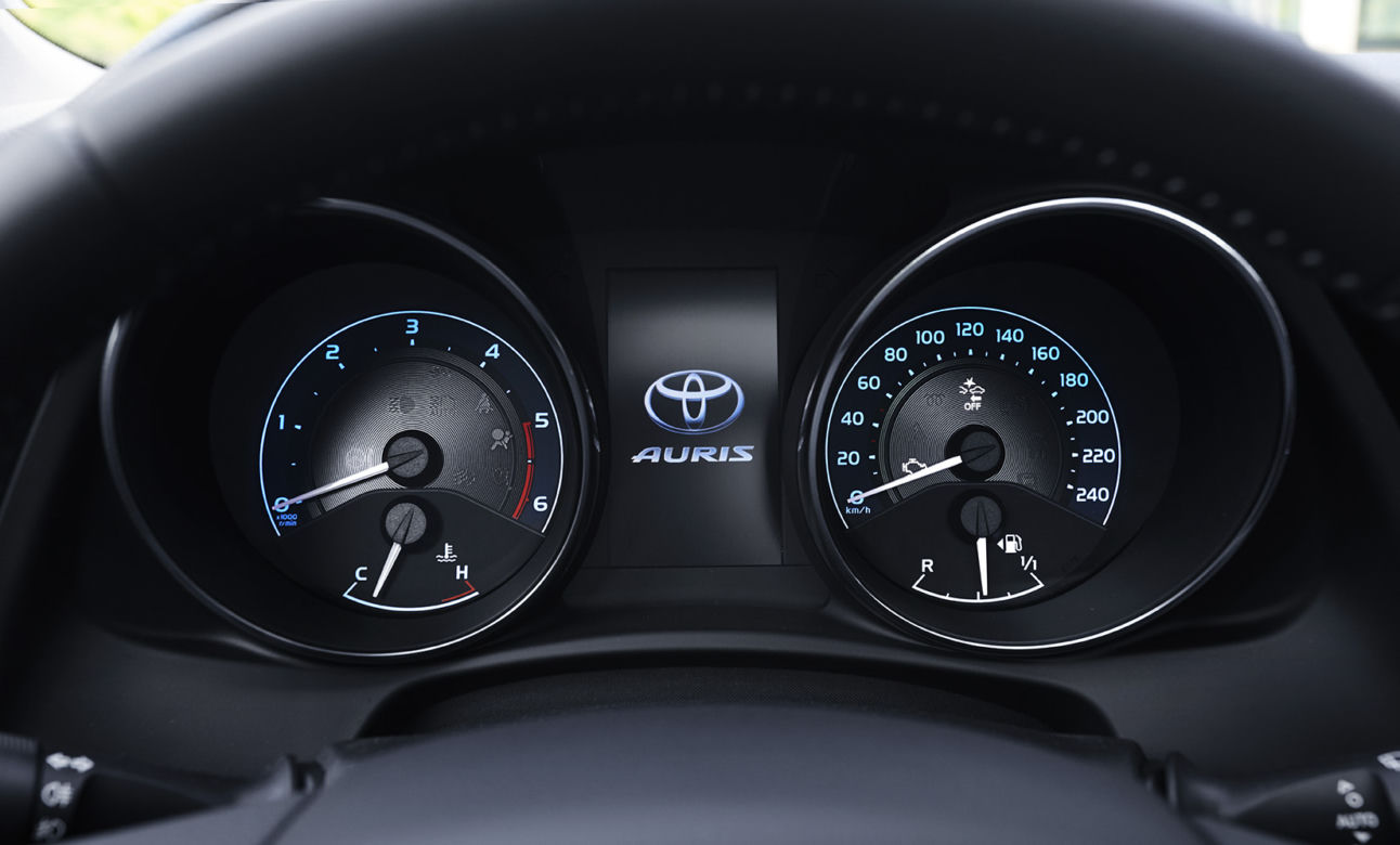 2015 Toyota Auris Touring Sports facelifting