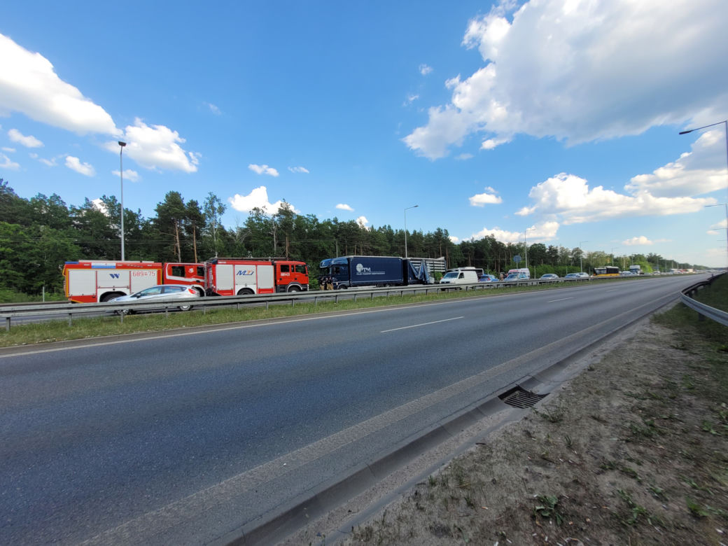 Tragiczny wypadek w Ząbkach. Autobus miejski zderzył się z ciężarówką 